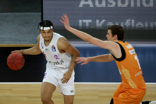 作为首次举 作为首次举