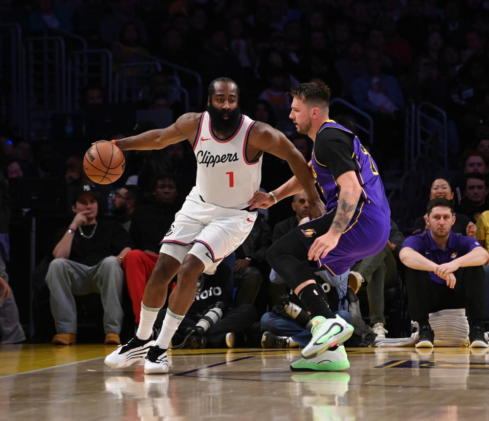 却引起了球 却引起了球